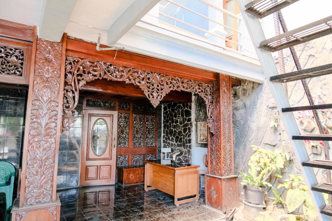 Spot On 2271 Nabila O Family 2* Malang